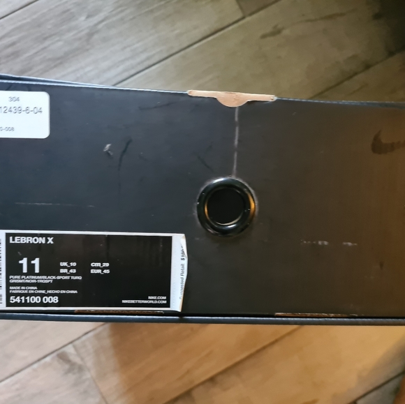 LEBRON X PURE PLATINUM Size 11 - Picture 7 of 8